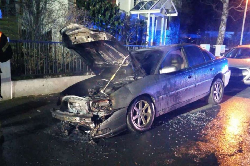 Die Polizei ermittelt mit Verdacht auf Brandstiftung. (Symbolbild)