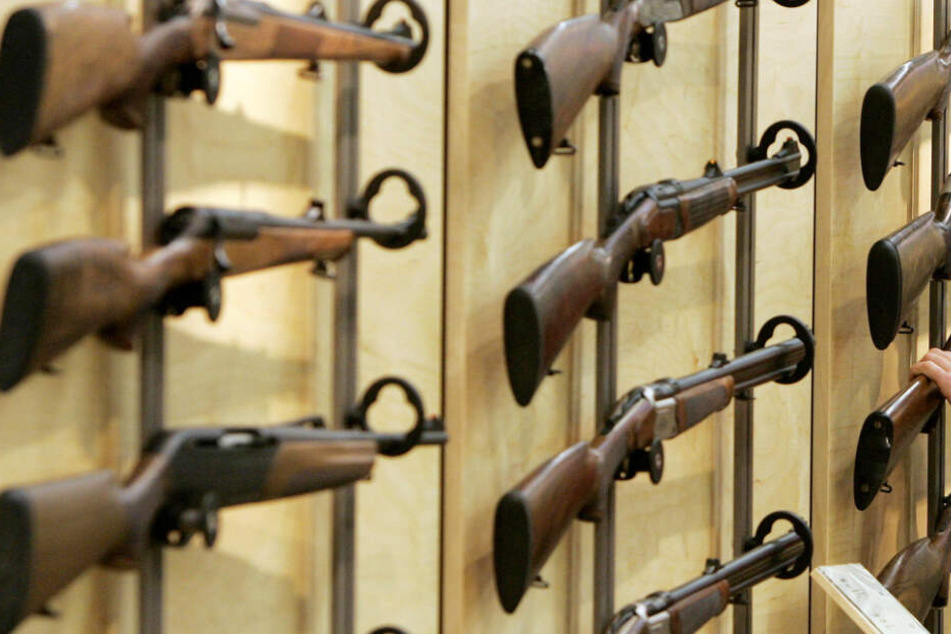 In Bayern ist der Zahl erlaubnispflichtiger Schusswaffen 2018 gestiegen. (Symbolbild)