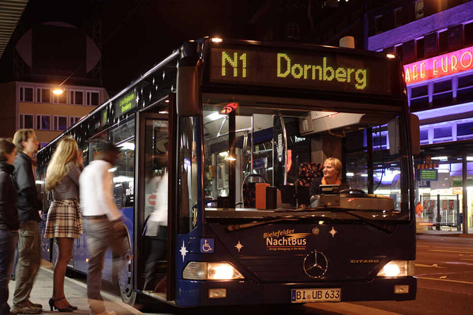 Auch an Silvester bringen Bus und Bahn alle sicher nach Hause.