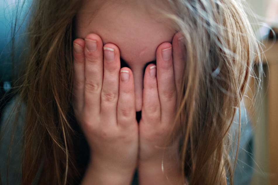 Ein 71-Jähriger hat am Donnerstag vor zwei Mädchen in Heddesheim onaniert. (Symbolbild)