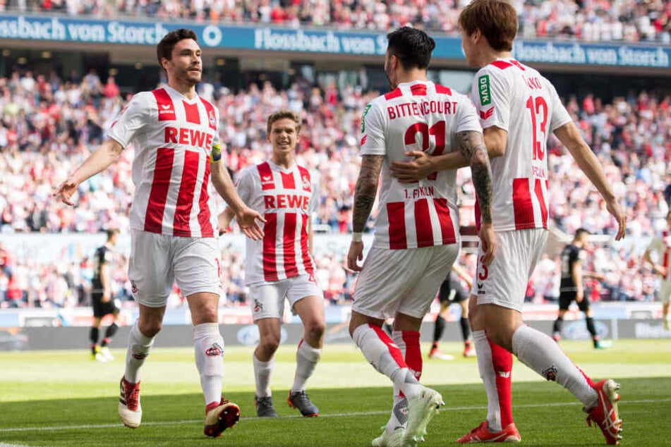 Kapitän Jonas Hector (l.) bejubelt seinen Treffer zum 1:0.