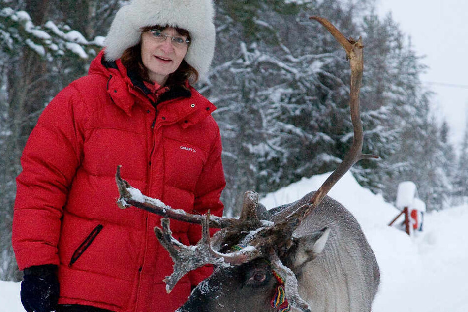 Dick eingemummelt gegen die Kälte, genießt Uta Fransson ihr neues Leben in Lappland.