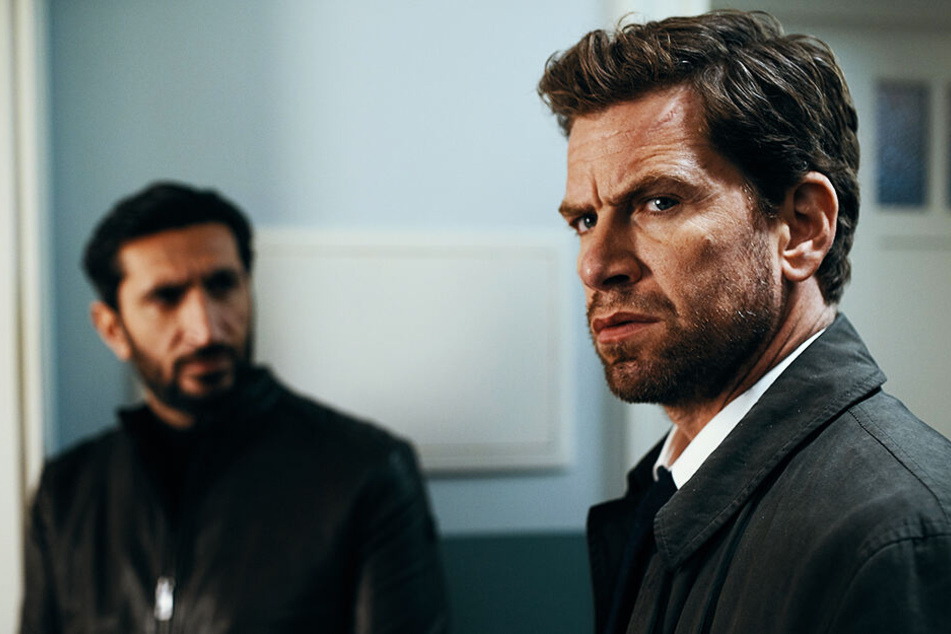 Carl Mørck (r., Nikolaj Lie Kaas) hat schnell eine Spur gefunden.