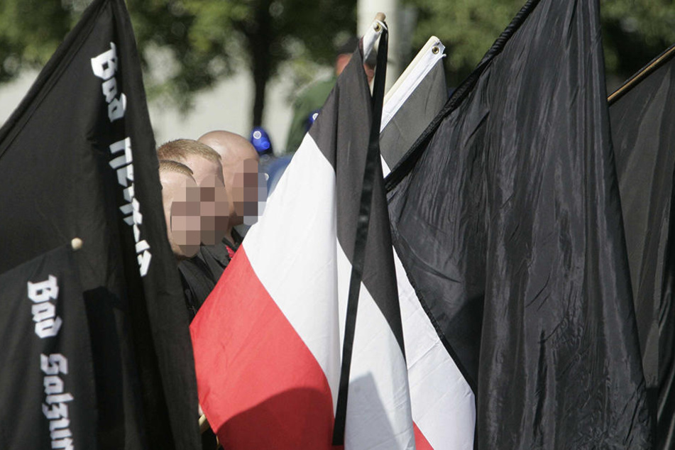 Die Gefahren durch Neonazis würden durch den Verfassungsschutz verharmlost.