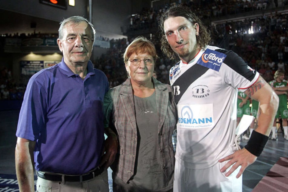 Ein Bild aus vergangen Tagen: Stefan Kretzschmar mit seiner Mutter und seinem Vater im Jahr 2007.