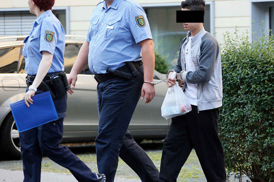 Mohammad A. (16) auf dem Weg ins Gericht.