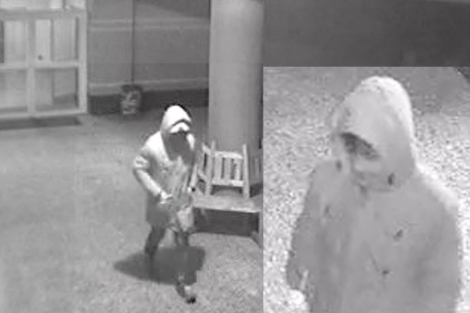 Die Polizei fahndet nach diesem Tatverdächtigen.