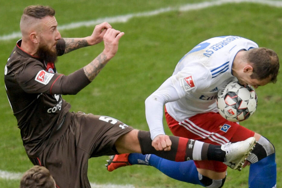 Der Mittelfeldspieler geht in den Zweikämpfen dahin, wo es wehtut. Im Derby bekam dies HSV-Stürmer Pierre-Michel Lasogga zu spüren.