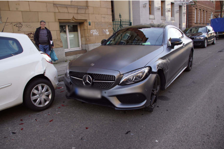 Der Mercedes nach dem Unfall.