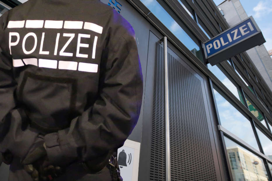 Fünf Beamte aus dem Frankfurter 1. Revier wurden vom Dienst suspendiert (Symbolbild).