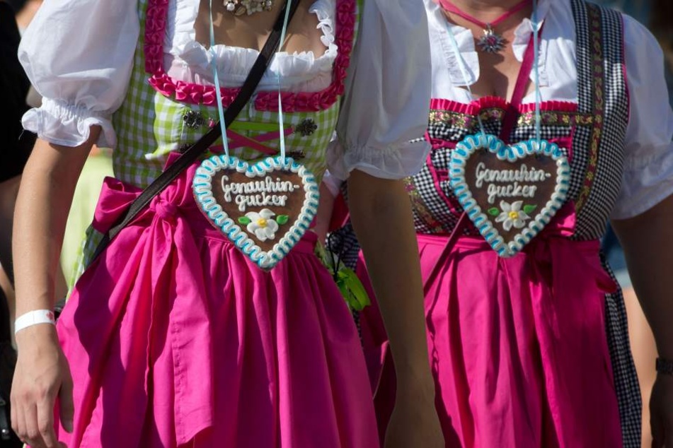Bereits im Eingangsbereich hat es bei der Frühlingsfest-Besucherin gefunkt. (Symbolbild)