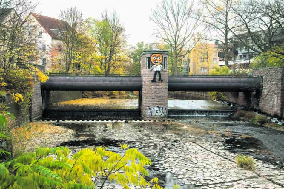 Das Rathaus hat zu wenig Personal, um Schmierereien wie an der Georgbrücke zu beseitigen.