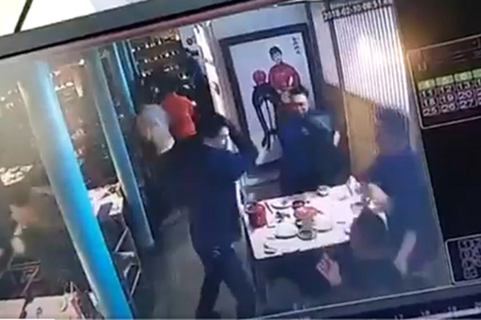 Wegen "persönlicher Unzufriedenheit" ging der Täter auf Leute los.