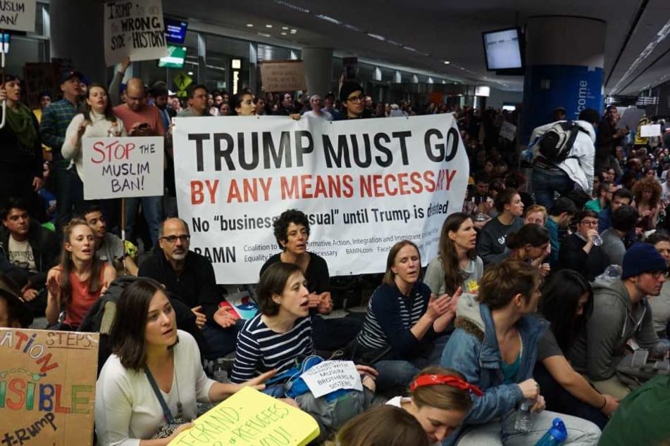 Von Beginn an gab es heftige Proteste gegen den Einreisebann von Trump.