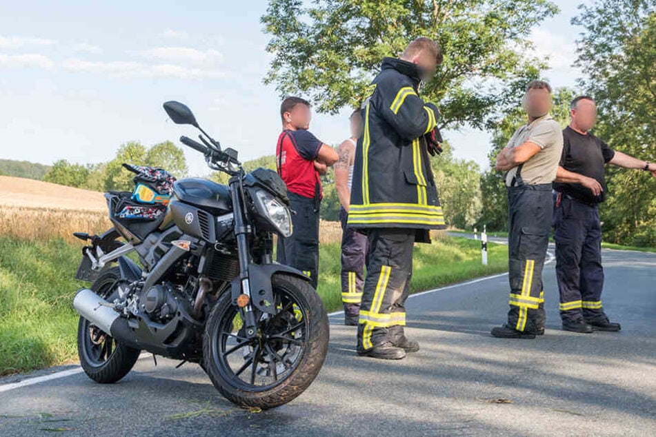Die Yamaha war bei dem Unfall in den Straßengraben geflogen.