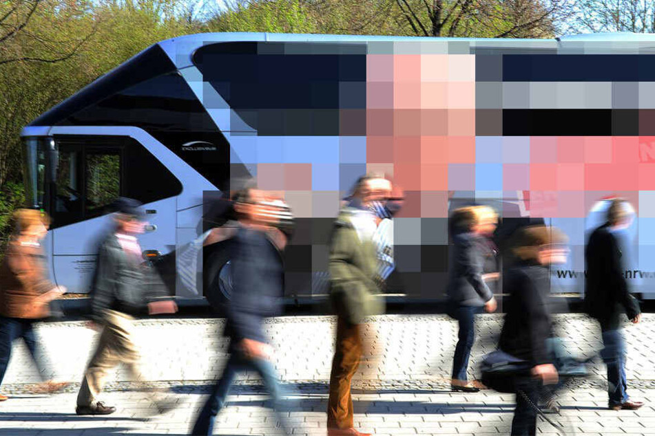 Wahlkampf-Busse sollen politische Werbung verbreiten. (Symbolbild)