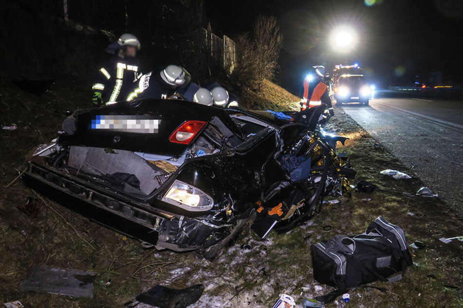 Ein Mercedes überschlug sich mehrfach.
