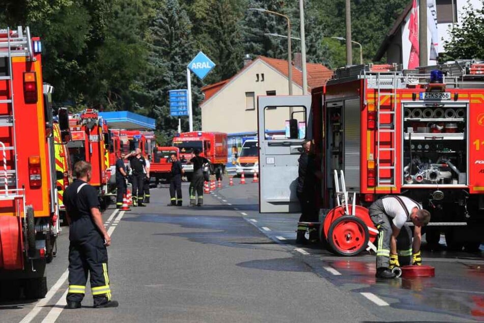 Durch den Feuerwehreinsatz kam es zu Behinderungen auf der Wildenfelser Straße.