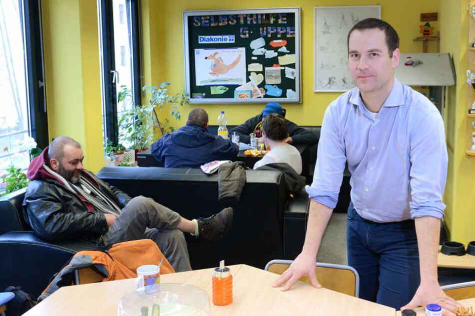 In der Wohnungsnotfallhilfe der Diakonie in Pieschen berät der Leiter Michael
Schulz (38) auch schon, bevor die Wohnung weg ist.