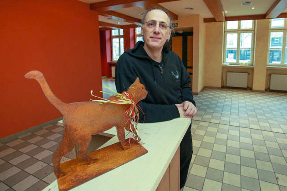 Christian Schwarte hat endlich neue Räume für sein Katzencafé gefunden.