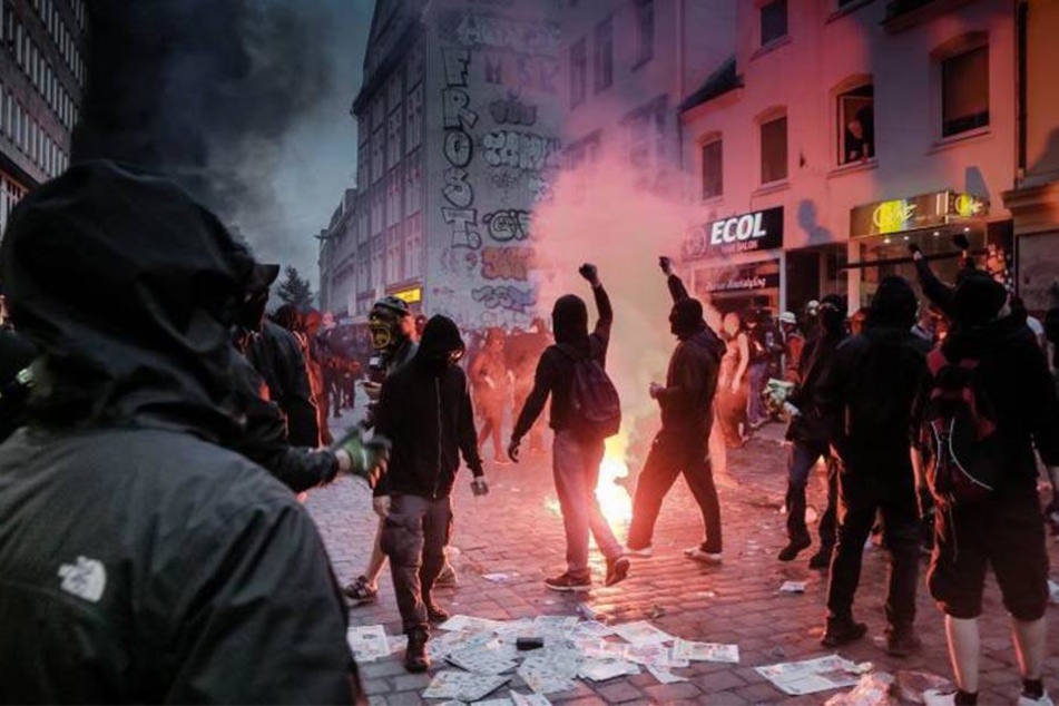 Plünderer, Randalierer und Aktivisten des Schwarzen Blocks zogen Anfang Juli durch das Schanzenviertel in Hamburg.