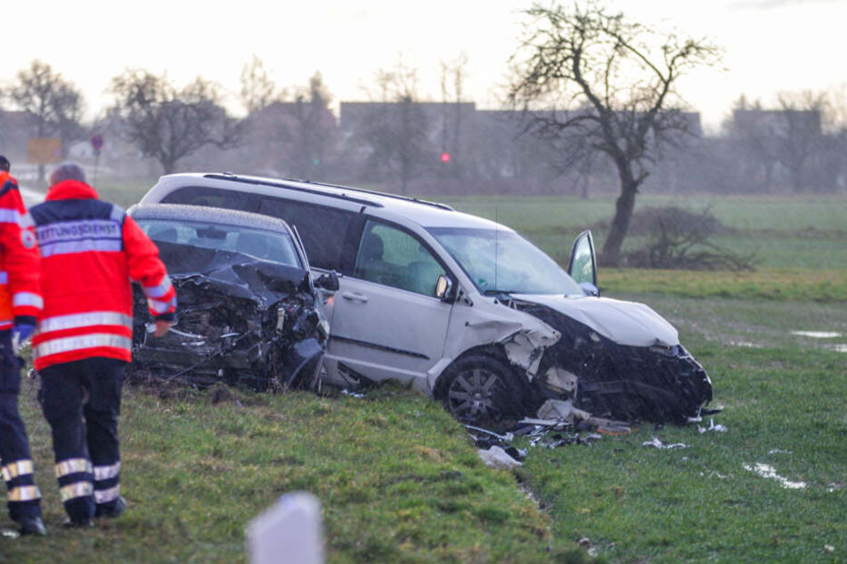 Die Wracks an der Unfallstelle.