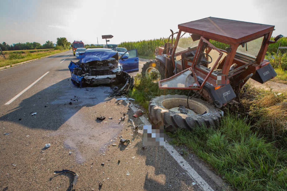 Der Traktor wurde durch die Wucht des Aufpralls herumgeschleudert.