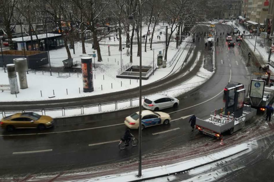 Am Donnerstagmorgen lag etwas Schnee in Köln, der während des Tages taut.