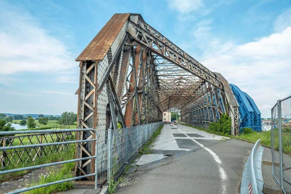 Diese Brücke am Alberthafen liegt auf dem südlichen Elberadweg und soll saniert werden.