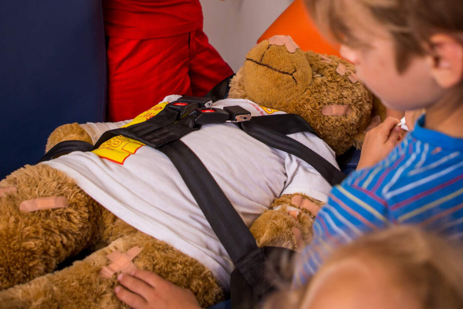 Geht es Teddy gut? Das können Kinder in dieser Woche im Teddybär-Krankenhaus überprüfen lassen.
