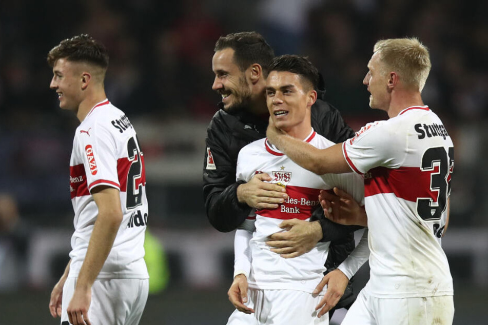 Natalie Grahl ist die Ehefrau des VfB Stuttgart-Torhüters Jens Grahl (Bildmitte, schwarzer Trainingsanzug).