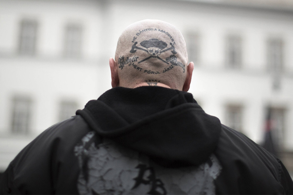 Mehrere der Gäste in einer Dortmunder Kneipe verletzten die beiden Rechten. (Symbolbild)