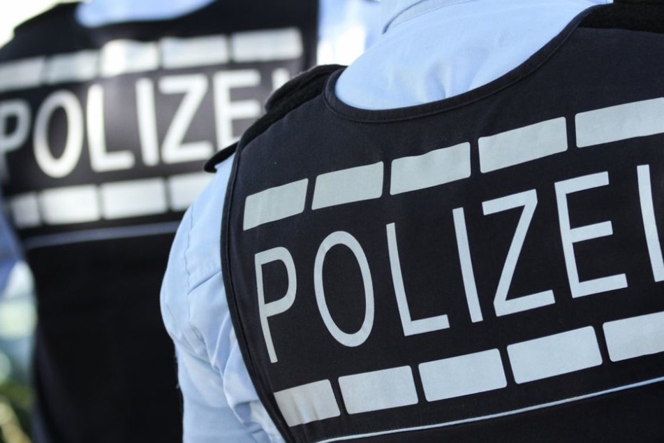 Mit vier Schüssen soll er seine Ex-Frau getötet haben. Sein Opfer verblutete durch die schweren Verletzungen. (Symbolbild)