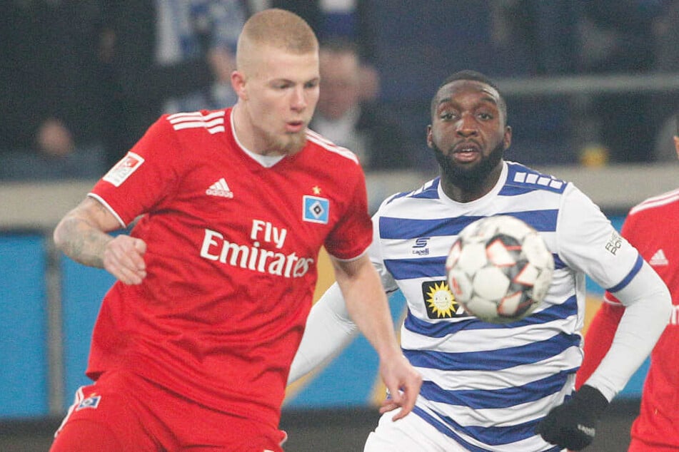 Rick van Drongelen (links) spielte sich in der Hinrunde in der Innenverteidigung des HSV fest.