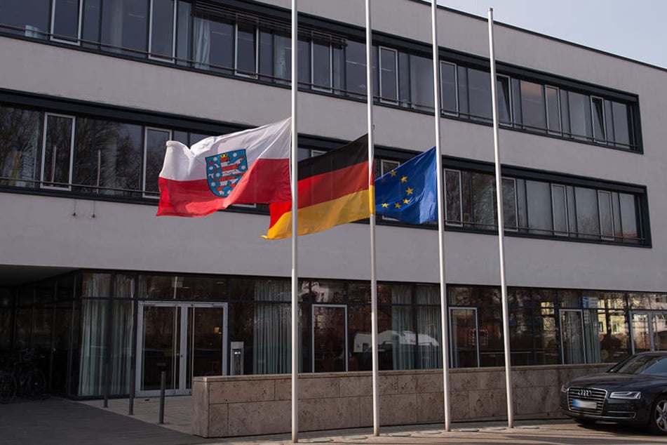 Nach dem Anschlag in Berlin wehen die Flaggen am Thüringer Landtag auf Halbmast.