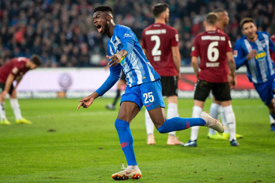 Jordan Torunarigha bejubelt seinen Führungstreffer gegen Hannover.