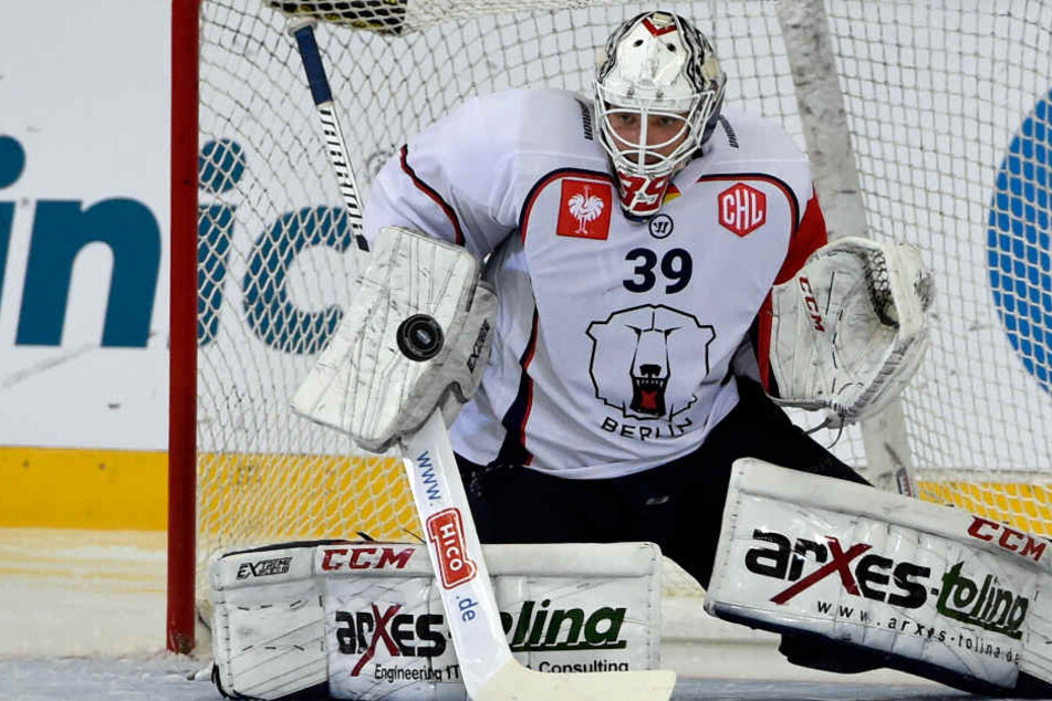 Ausgeliehener Eisbären-Keeper Cüpper erleidet Jochbeinbruch.