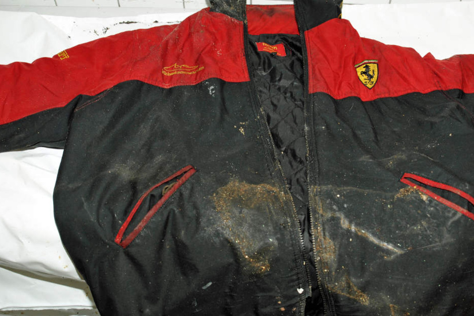 Das Foto zeigt die auffällige Ferrari-Jacke des Toten.