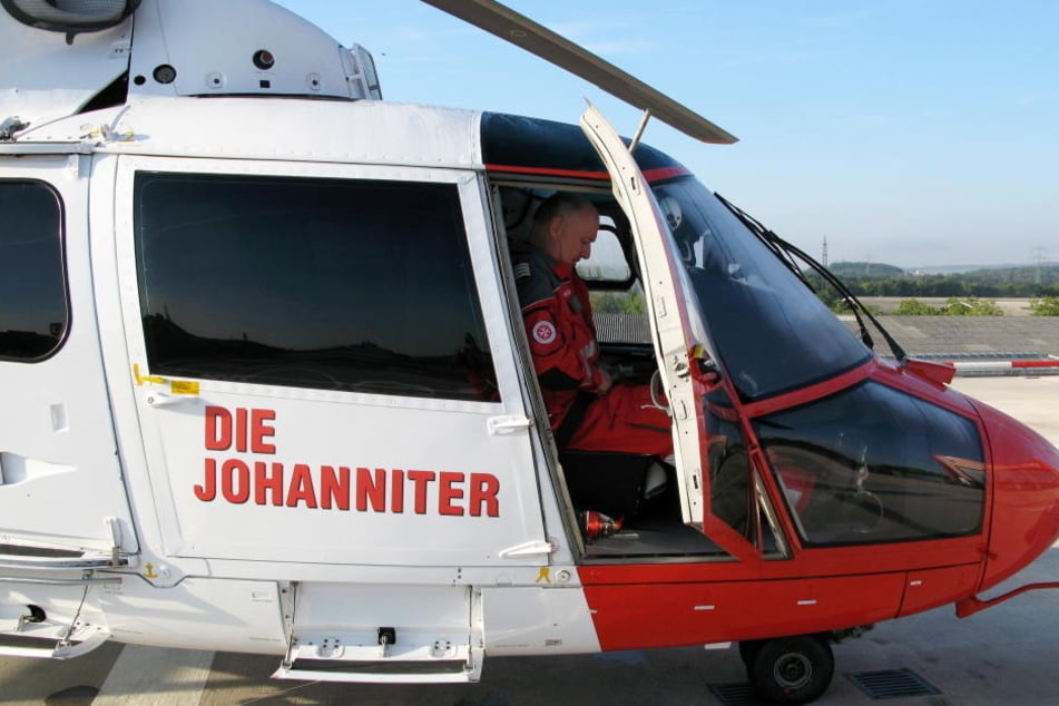 Der Mann war schwer verletzt und musste mit einem Rettungshubschrauber ins Krankenhaus. (Symbolbild)