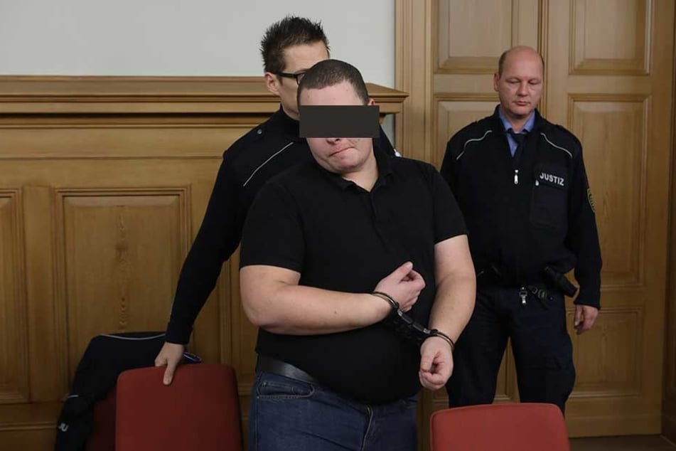 Denny K. (31) sitzt derzeit in U-Haft. Als er mit seinem Vater in Zittau lebte, soll er immer wieder auf den Senior losgegangen sein.