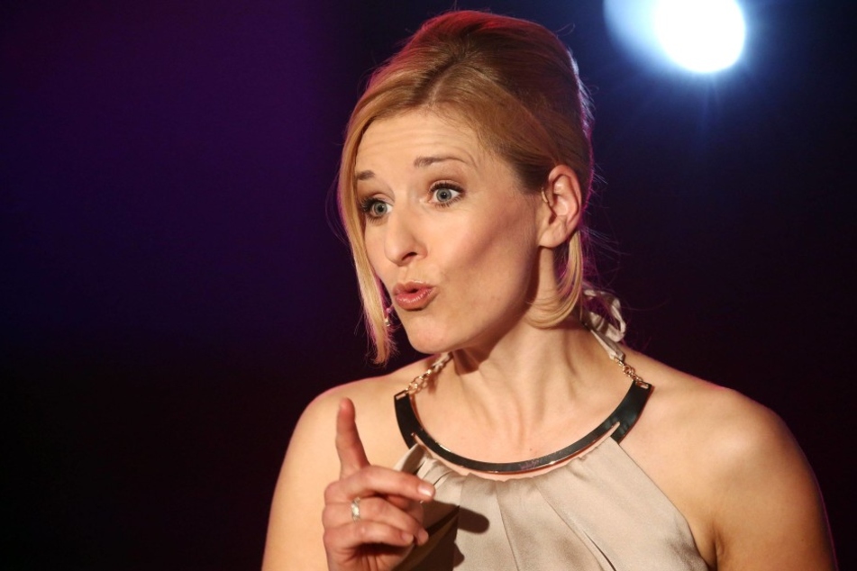 Sängerin Stefanie Hertel (37) schult um zur Vorleserin und liest aus dem Buch
„Weg der Einsicht“ vor.