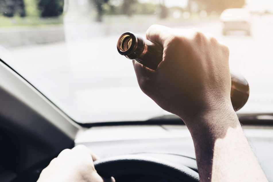 Der alkoholisierte Fahrer wurde bei dem Crash schwer verletzt. (Symbolbild)