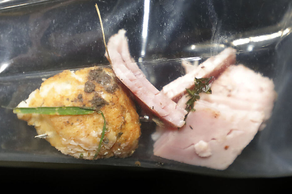 Die mögliche Täterin legte vergiftete Fleischbällchen und Schinken aus.