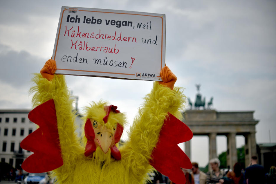 Vegan-Demonstration am 13. Mai 2017 vor dem Brandenburger Tor in Berlin.