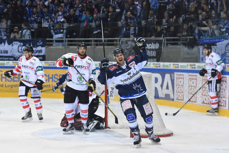 Hier bejubelte Marcel Rodman noch das 2:2. Am Ende verloren die Eislöwen jedoch die Partie.
