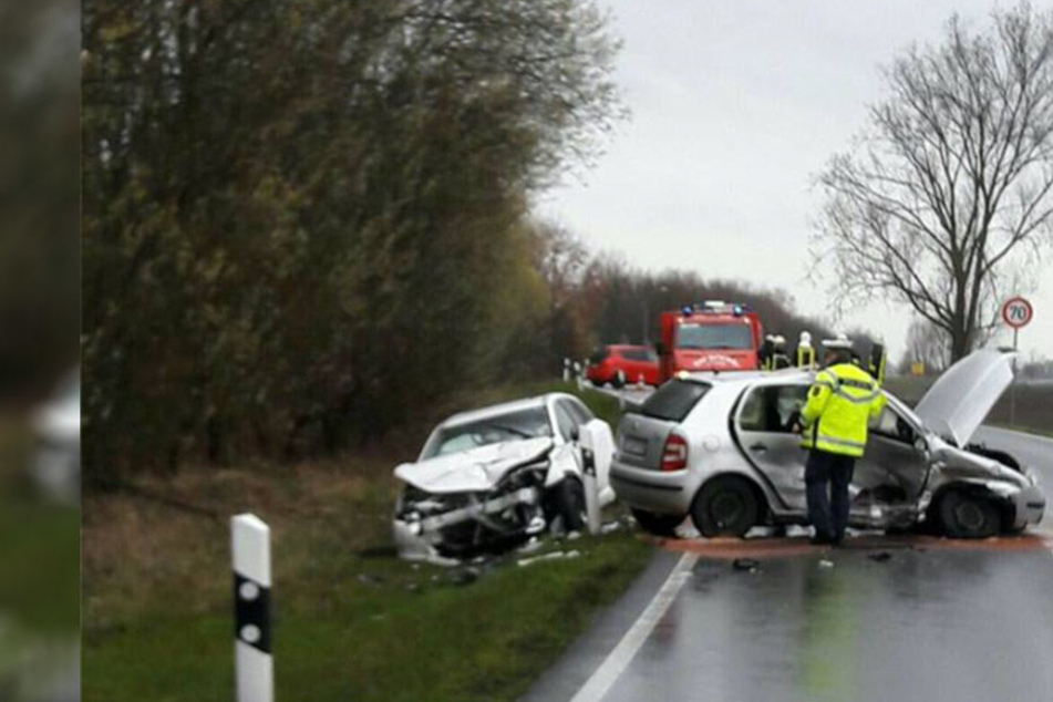 Bei dem Unfall wurden vier Personen verletzt.