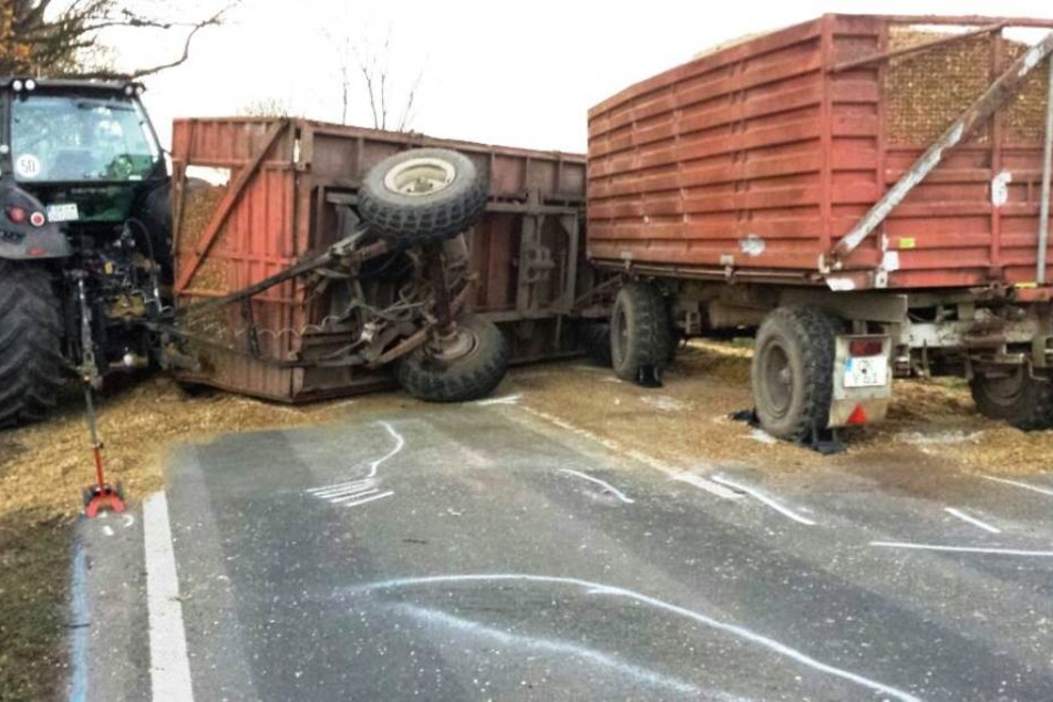 Das Hinterrad des zweiten Anhängers überfuhr den Radfahrer und klemmte ihn ein.