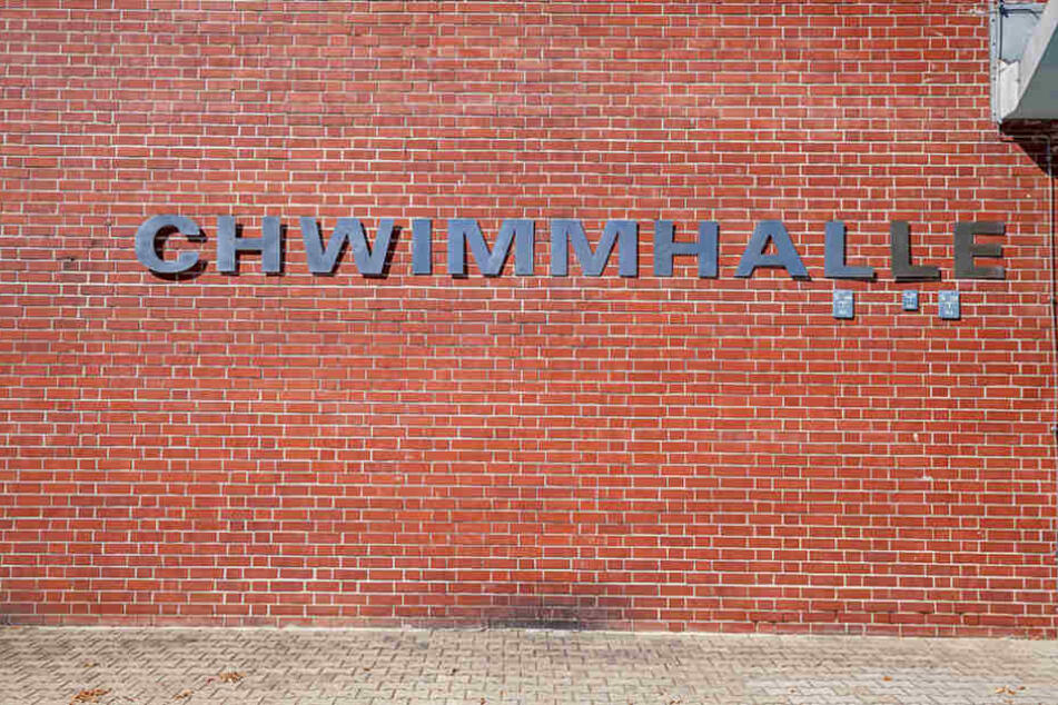 Lack ab: Die "Schwimmhalle" Südring braucht eine Frischekur.