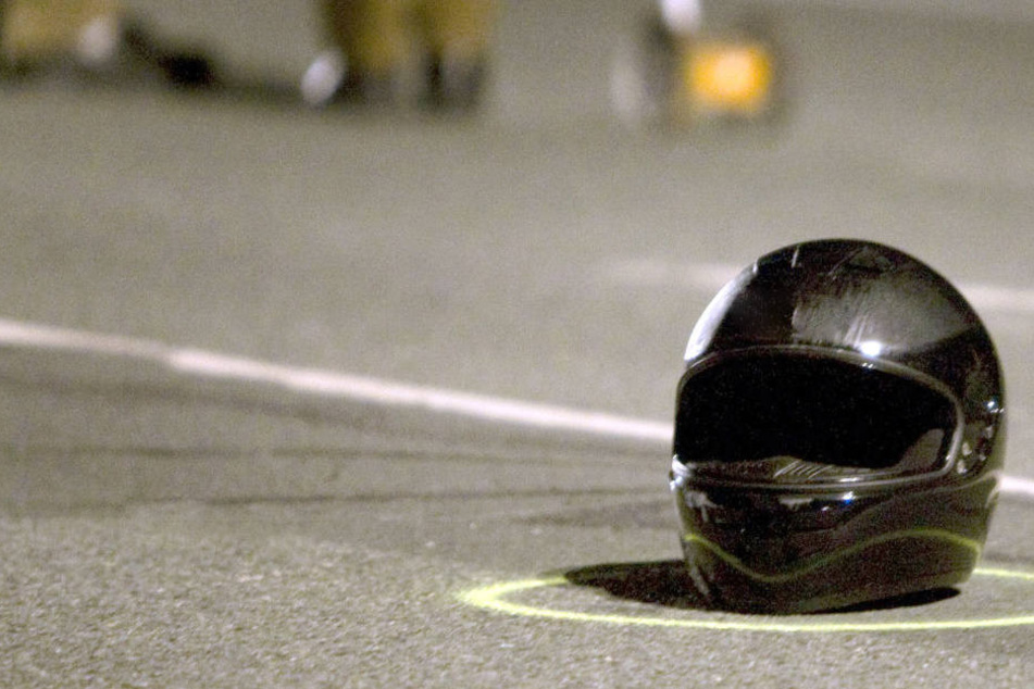 Der Motorradfahrer hatte keine Chance. Er starb noch am Unfallort. (Symbolbild)