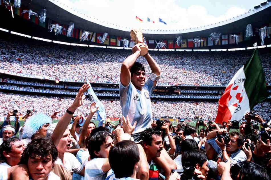 Sein größter Triumph: Diego Armando Maradona wurde 1986 Weltmeister mit Argentinien. Im Finale wurde die Bundesrepublik Deutschland mit 3:2 besiegt.